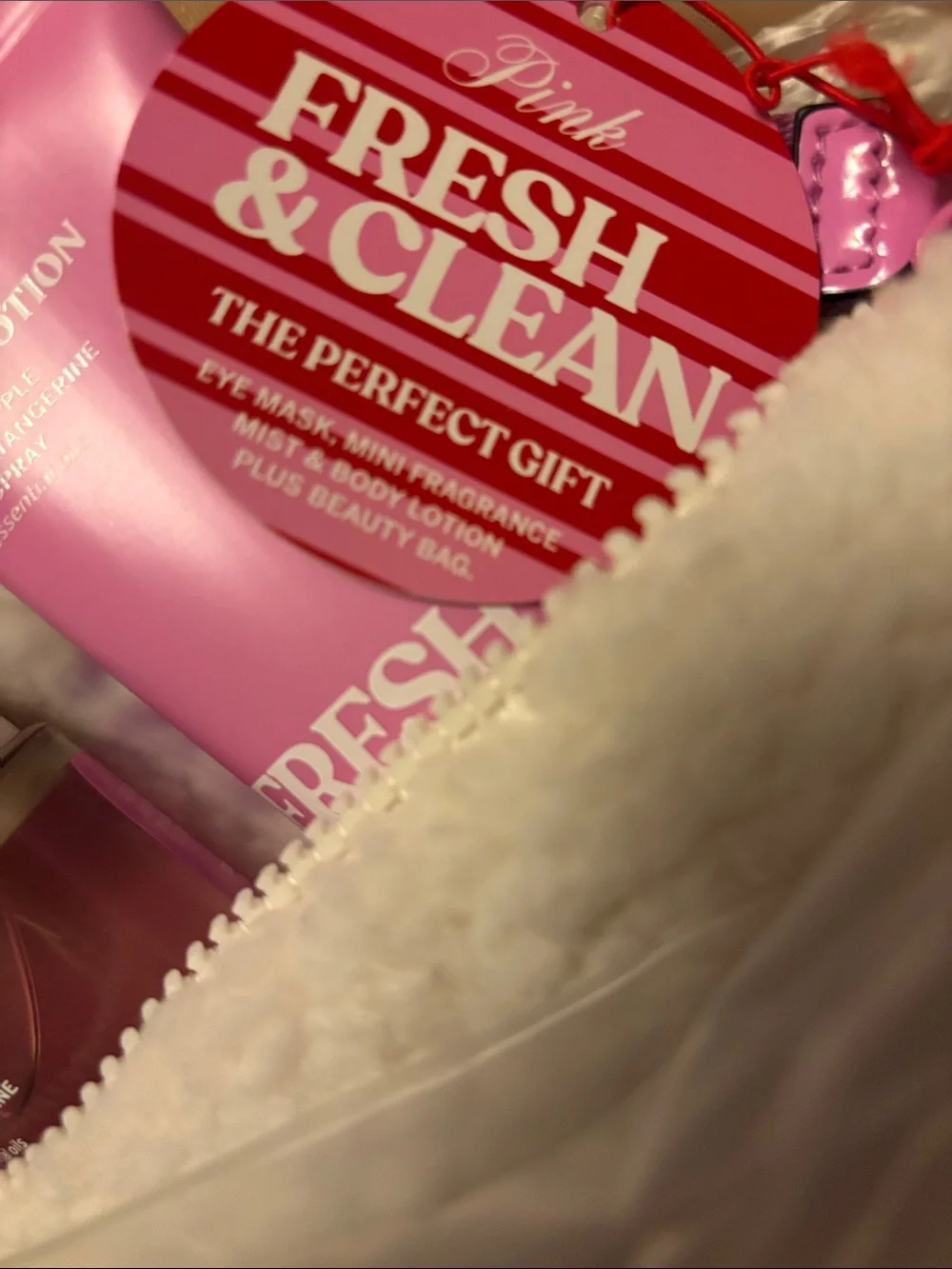 nwt! vS “Sherpa/fleece beauty Bag:fresh & clean ( 2.5 oz x 2 ) & eye mask
